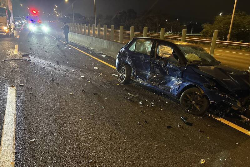 掉落物造成车祸。（警方提供）