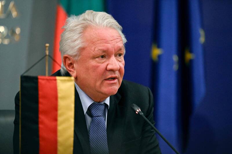 德国传统军工巨头莱茵金属公司执行长派培格认为，未来的战争只用无人机进行的说法，纯属「无稽之谈」。（法新社）