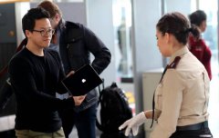 出国别忘先充电！英国「4家航空」手机、笔电没电恐遭没收