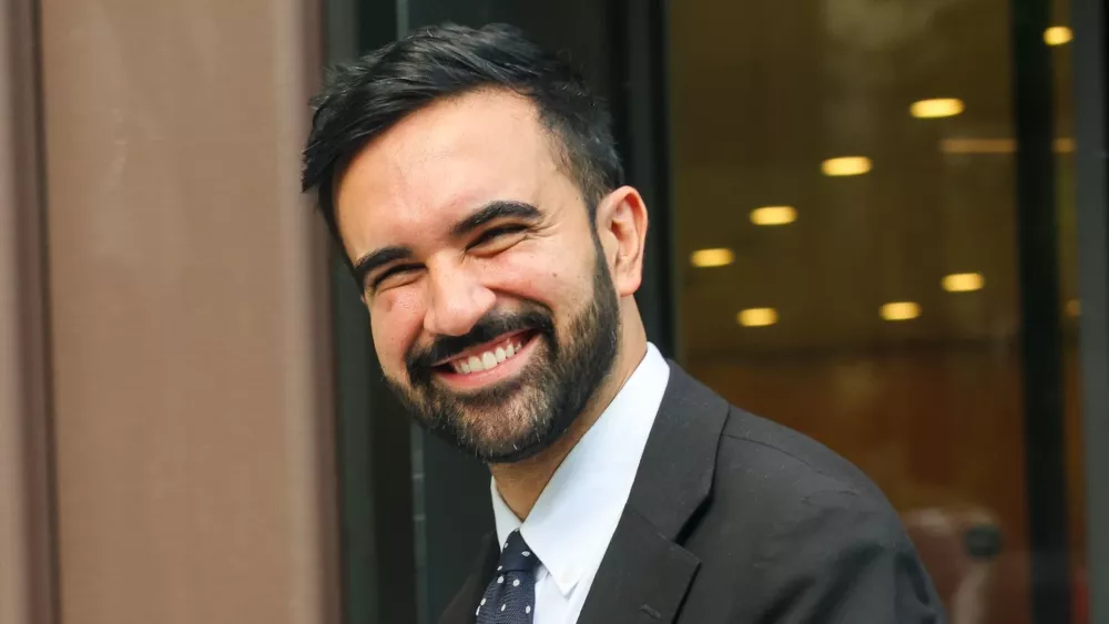 34岁穆斯林，拿下纽约，要向富人开刀