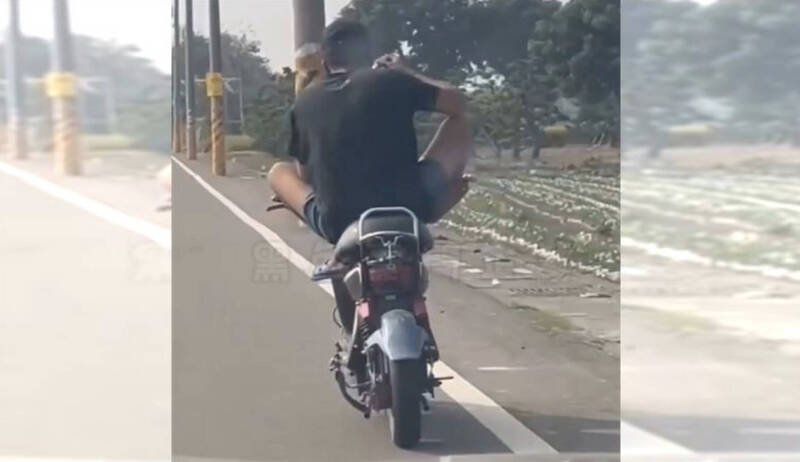 警方指出，骑士已违反多项交通规则，包括未挂车牌、未戴安全帽及危险方式驾车等违规。（翻摄黑色豪门企业）