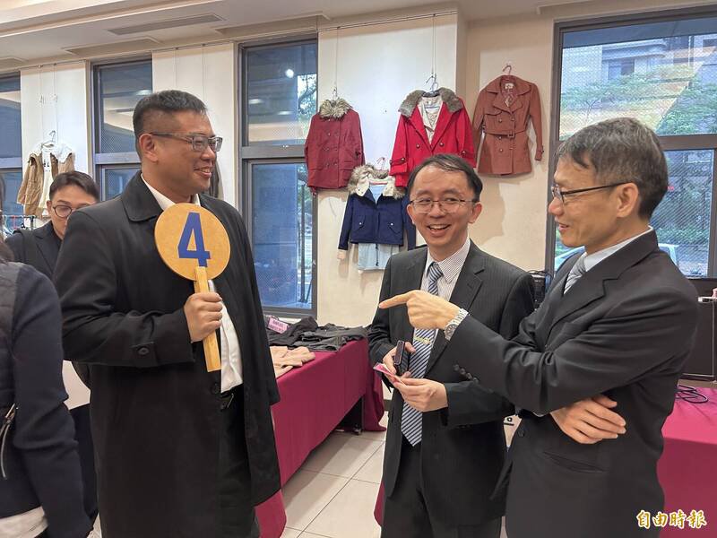 刑事局侦查第二大队大队长李泱辑（图左）、检察官邱献民（图中）、士检襄阅主任检察官张志明（图右）。（记者刘咏韵摄）