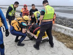 台风天到汉宝湿地钓鱼 男子意识不清获救