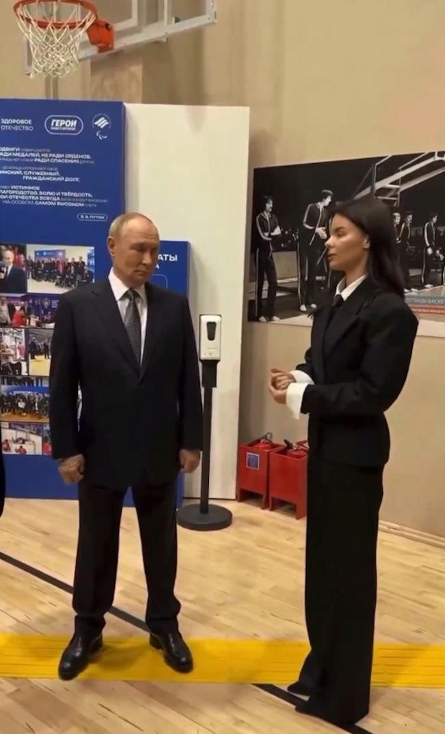 普京“右手”掀热议 再传健康亮红灯 疑患这病 普京“右手”掀热议 再传健康亮红灯 疑患这病