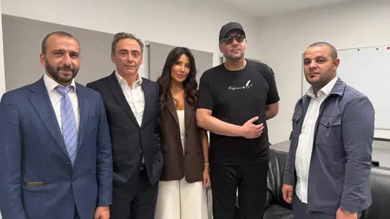 利比亚前领导人卡扎菲之子获释，首次公开露面