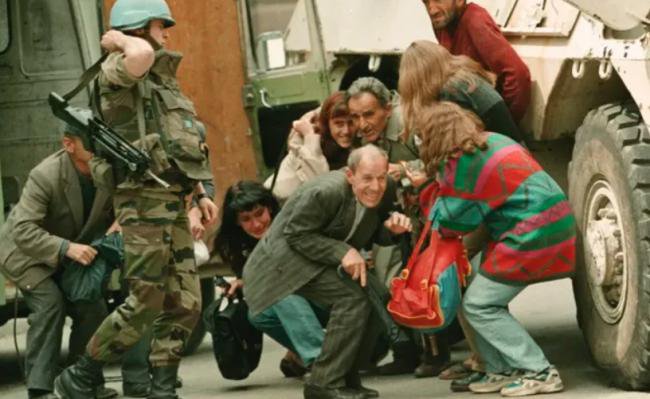 曝旅行团带富豪去战场猎杀真人 “杀一个10万欧” 曝旅行团带富豪去战场猎杀真人 “杀一个10万欧”