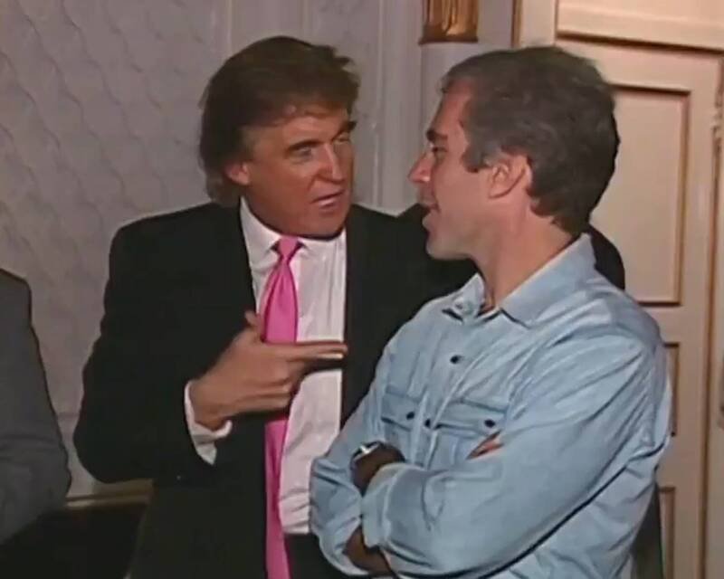 图为川普（左）与爱泼斯坦，于1992年一场派对的历史画面。（翻摄自MSNBC）