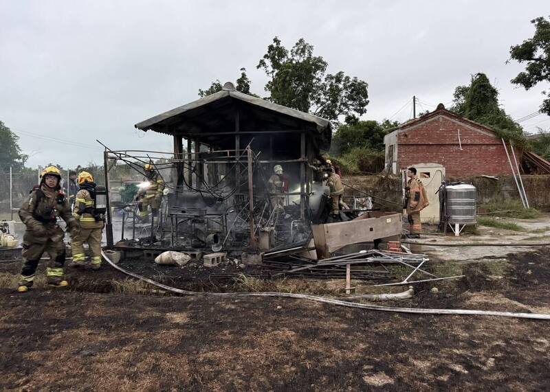 无名火烧掉木造平房。（民众提供）