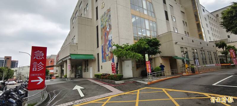 娃娃车司机送丰原医院急诊抢救，有生命危险。（记者张轩哲摄）