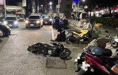 高雄少年骑微电二轮车闯红灯拒检 连撞4车受伤送医