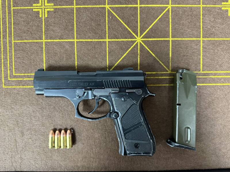 警方查扣一把改造手枪。（记者王冠仁翻摄）