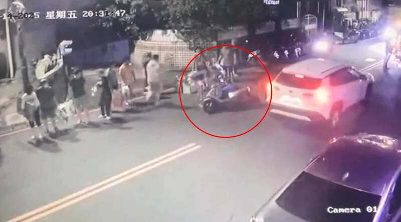 北市拒测王林彦池骑机车行经新北市新店区宝高路时，疑因重心不稳自摔，随后由救护人员送往医院治疗，幸无生命危险，但他酒测值高达0.83毫克，将依公共危险罪嫌送办。（记者陆运锋翻摄）