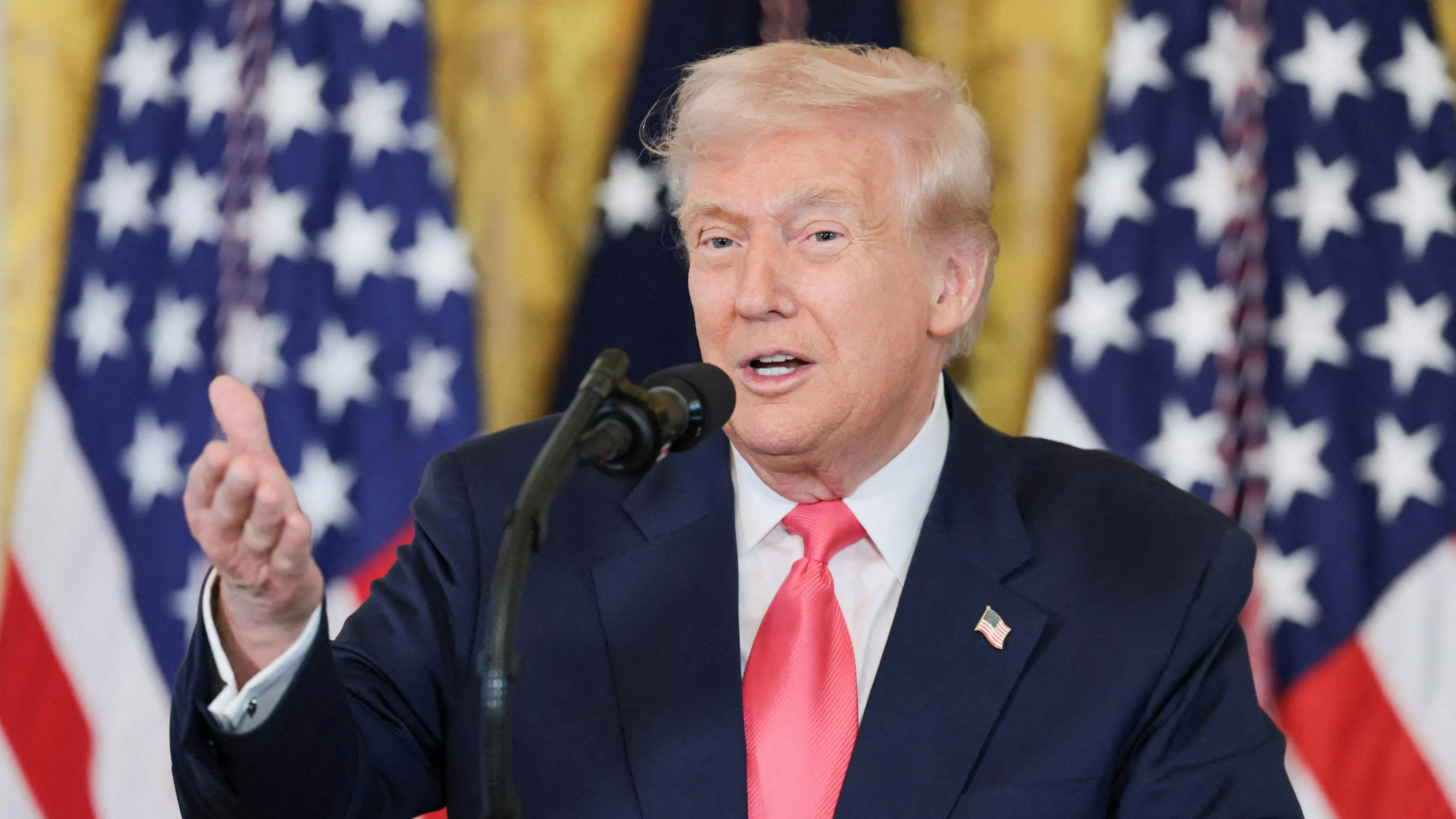 川普购入上千万美元科企债券 引发利益冲突质疑