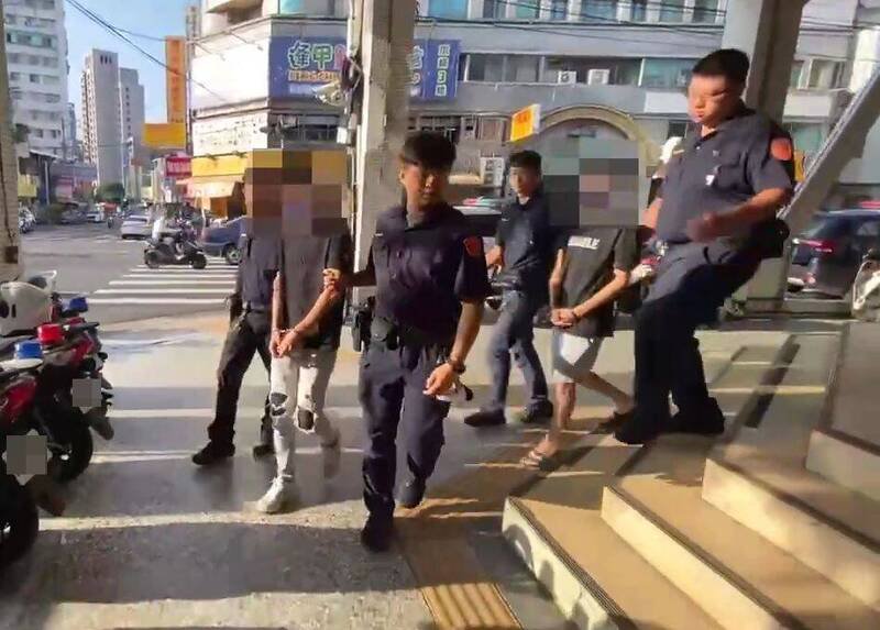 台中西屯区今天凌晨发生赵姓男子等人开车「炸街」扰人清梦，陈姓男子出面制止，反被持球棒围殴送医，警方将赵男等5人移送法办。（记者陈建志翻摄）