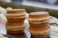 友谊小船翻了？ 恶搞中共战狼图卡 竟掀起台日大战「1点心名称」