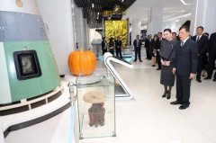 47岁泰王后惊艳北京航天城，泰丝套装很别致