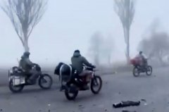 闪躲无人机  俄军改打“摩托车战争”