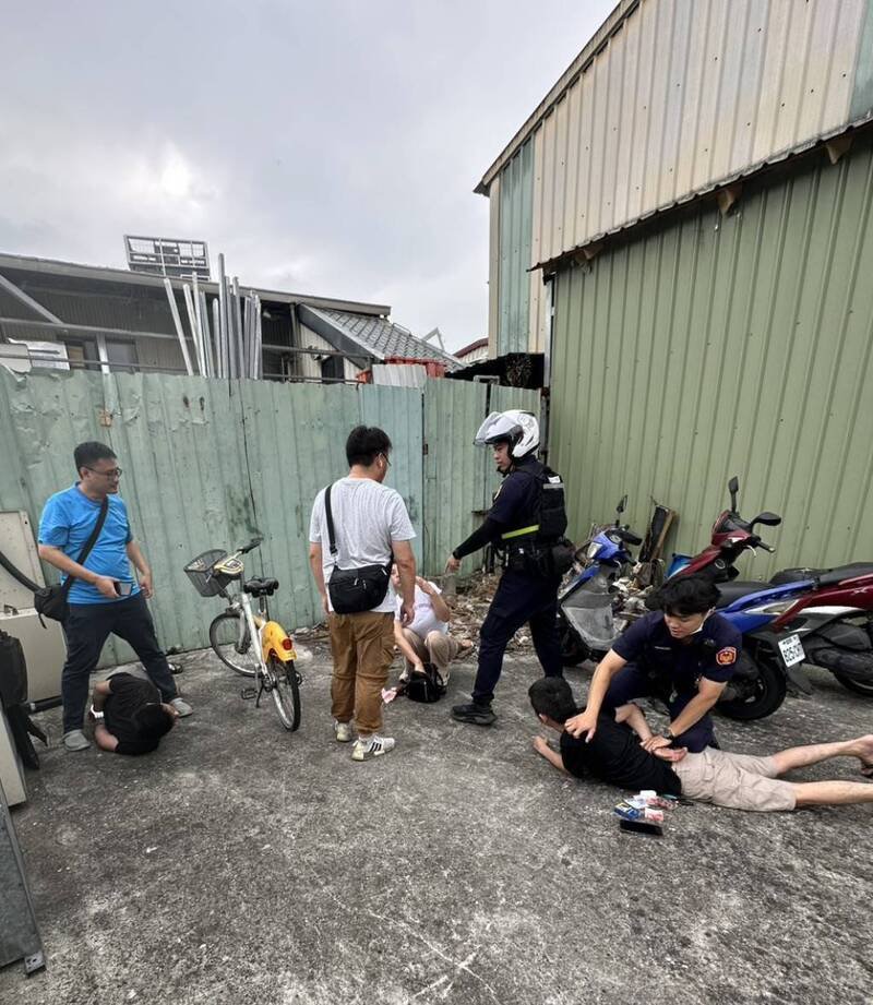 关务署台北关与航警局破获跨国走私毒品集团，查获市价千万第一级毒品海洛因4.3公斤，并循线逮捕林姓主嫌等6名集团成员。（航警局提供）