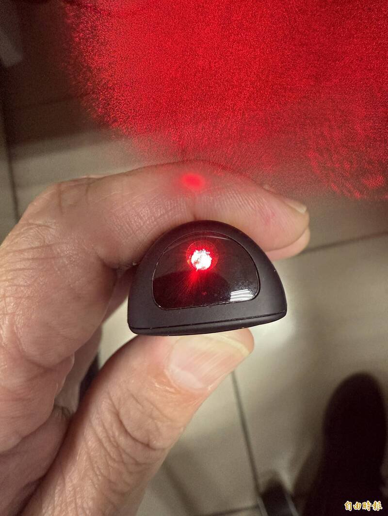 简报笔也是雷射笔的一种，只是功率比较低。（记者黄美珠摄）