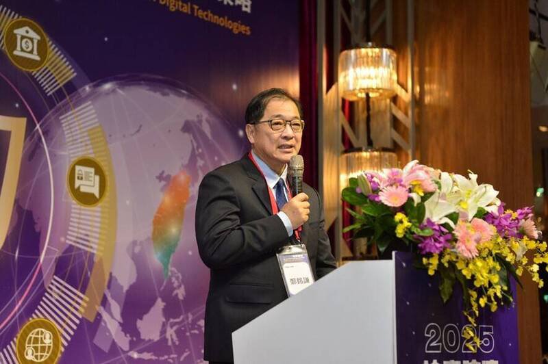 高检署两天举办「2025检察论坛—数位科技洪流下打击诈欺之因应与策略」研讨会，图为法务部长郑铭谦与会致词。（高检署提供）