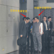 日中紧张央视竟PO官员「插口袋」送客 日本媒体人揭背后目的！