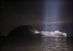 韩国搭载267人客轮外海撞礁石搁浅 海巡救援中