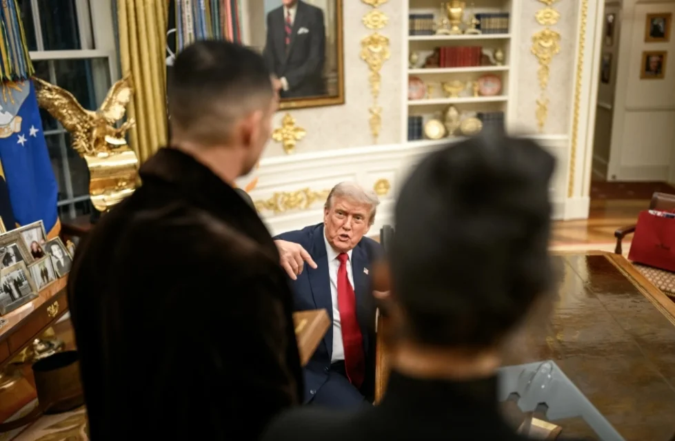 白宫公布C罗访白宫照片，与特朗普相谈甚欢