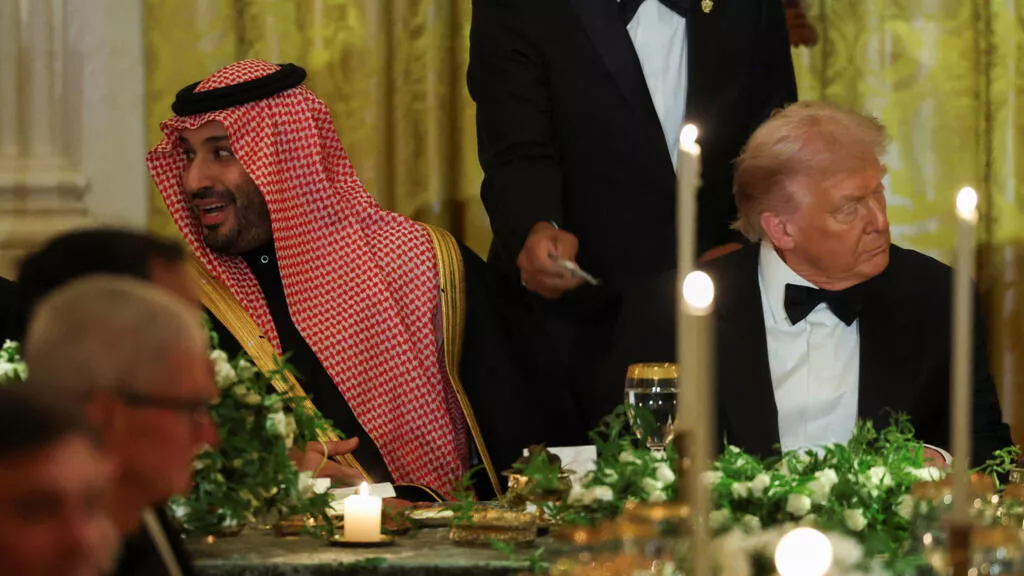 “闭嘴，闭嘴，蠢猪!” 特朗普辱骂女记者舆论大哗