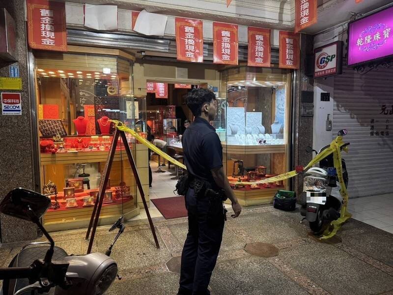 戴姓男子上月抢夺银楼内2条价值25万余元金项链，基隆地检署侦结依抢夺罪嫌将戴男起诉。（资料照，记者翻摄）