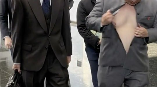 “如此不懂礼貌的外交官员，可知中国的水准”