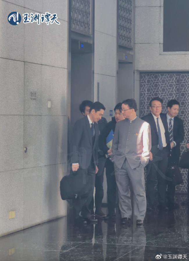 “如此不懂礼貌的外交官员，可知中国的水准”