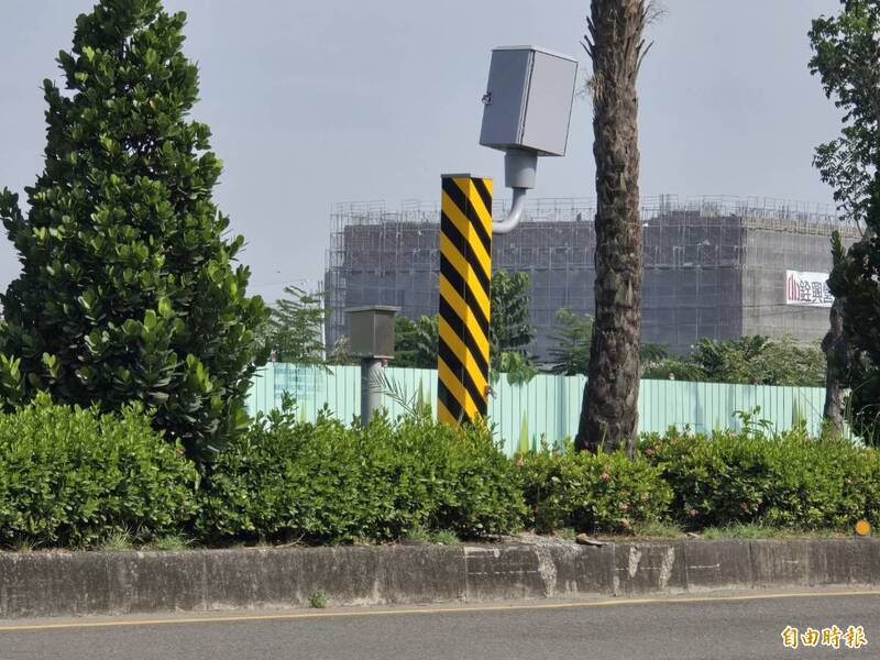 高屏大桥屏东端测速照相目前未运作，拍照不用缴罚单。（记者叶永骞摄）
