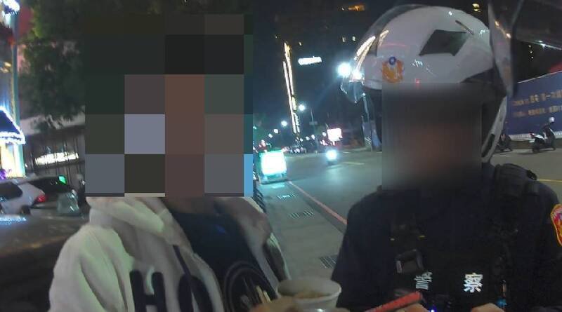 陈男经毒品唾液快筛阳性，也是台中查获毒驾首例。（警方提供）