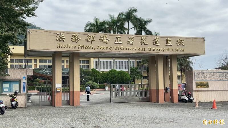 花莲监狱监狱人员今年9月中旬巡逻时发现监狱上空竟有无人机盘旋、还空投2颗「可疑物品」到监狱。（资料照）