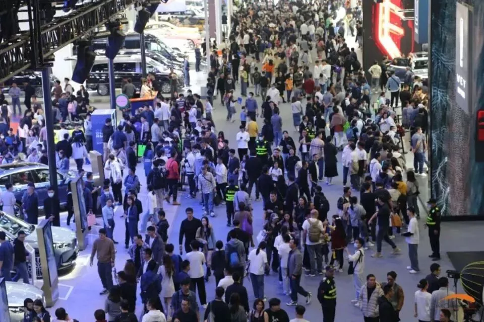 广州车展今日开幕：豪车缺席，比亚迪、华为包馆