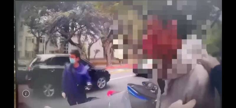 警方逮捕林姓通缉犯。（记者邱俊福翻摄）