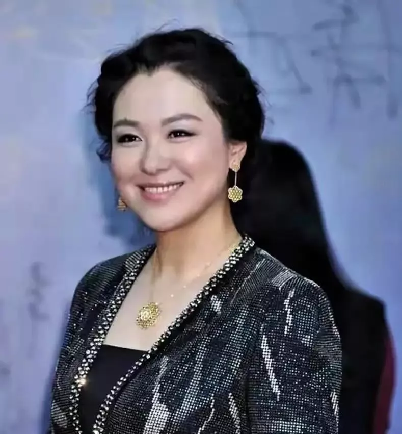 沈傲君真是美了一辈子,年轻时惊艳了时光,年老后优雅了岁月！