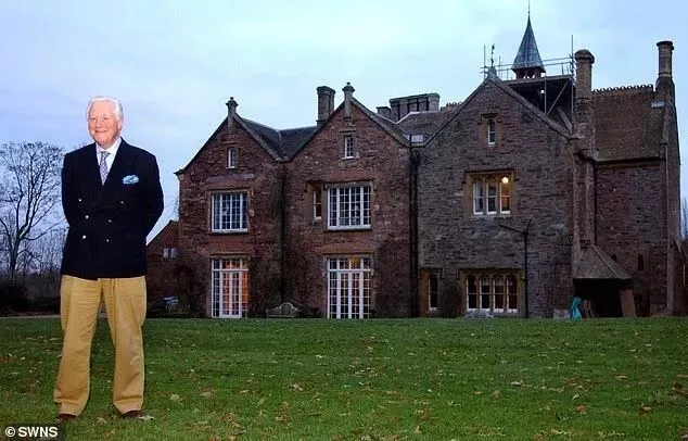 英国老贵族全球征婚：会生儿子 开飞机 年龄不超40...