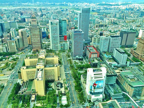 
The Taiwan Research Institute yesterday cut its forecast for the nation’s GDP growth this year to 0.92 percent.
Photo: Wang Meng-lun, Taipei Times