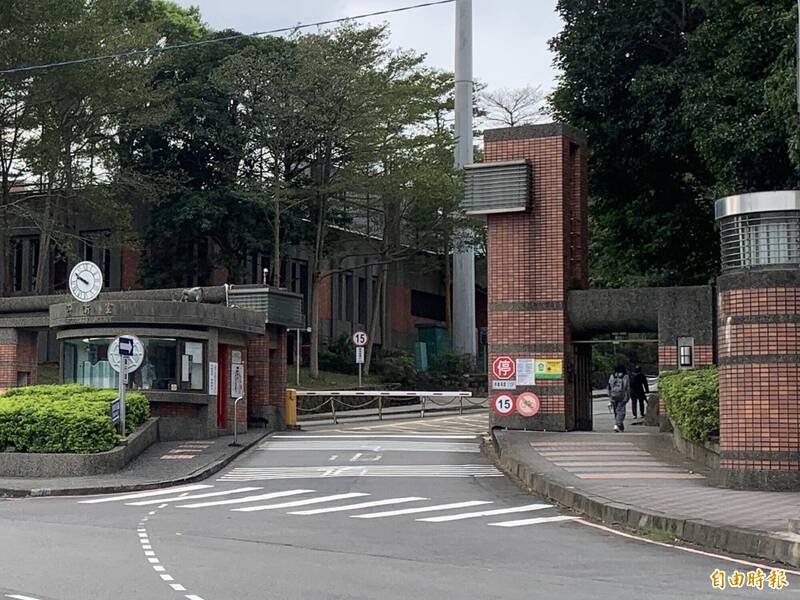 有女学生在学校图书馆遭遇疑似骚扰事件。（记者郑淑婷摄）