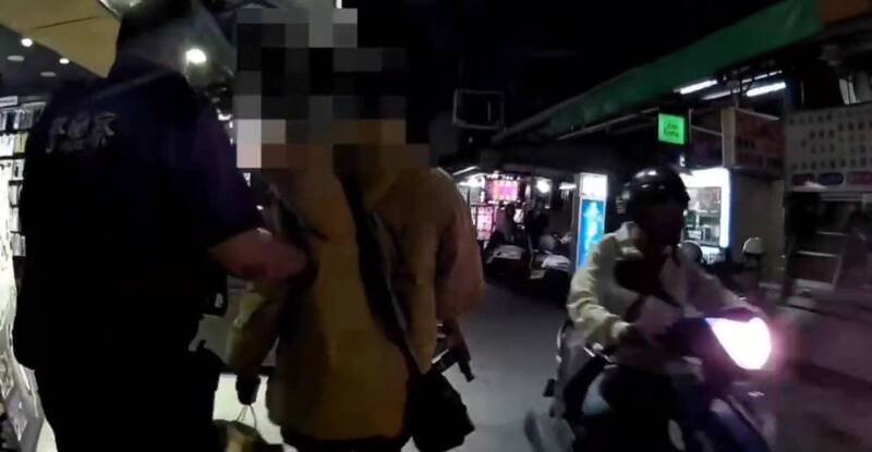 警方逮捕张姓窃嫌。（屏东警分局提供）