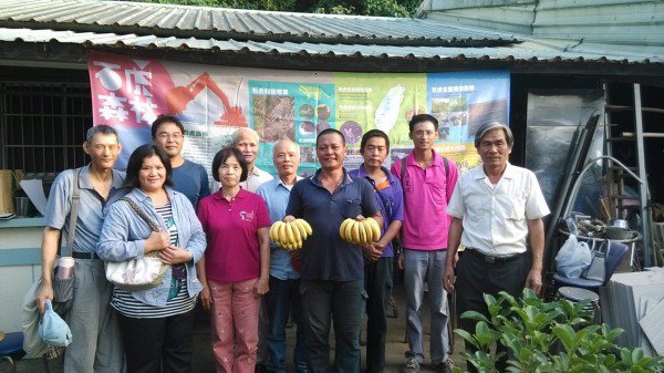 中寮乡推动友善石虎农作的农民。（特生中心提供）