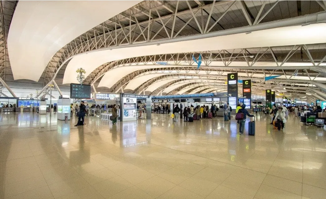 一名20多岁中国游客在日本关西机场坠亡