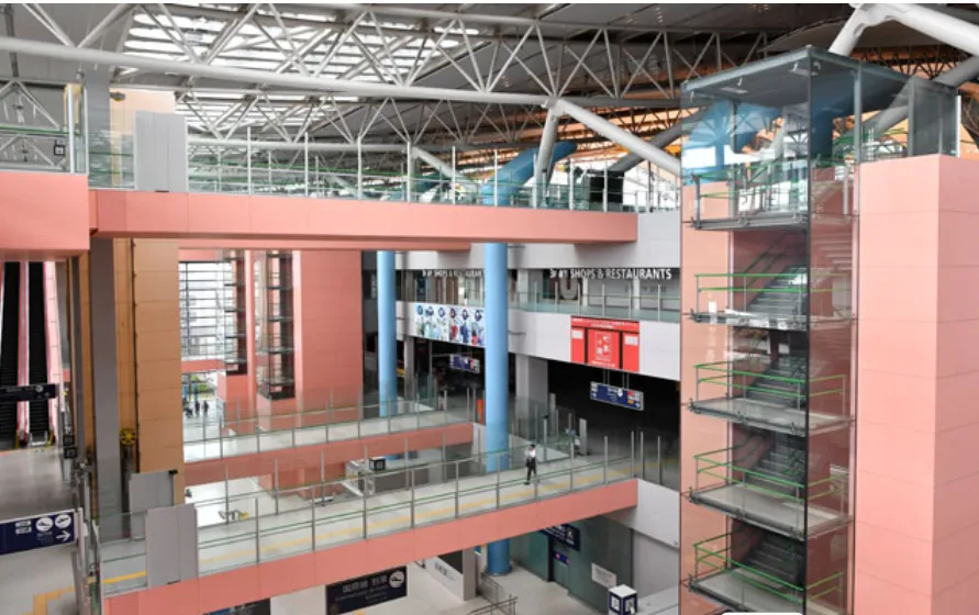 一名20多岁中国游客在日本关西机场坠亡