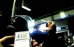 一早排队买炸鸡给女友 违停被唾液试剂查出毒驾