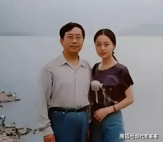 63岁马兰近照曝光，与余秋雨丁克多年没孩子