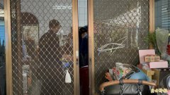 62岁男子持刀杀害58岁妻后自戕获救 屏检依杀人罪起诉