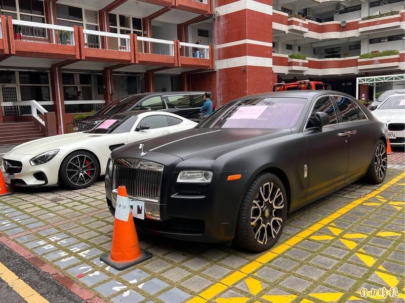 诈团爽开的劳斯莱斯价值达2、3千万元。（记者罗欣贞摄）