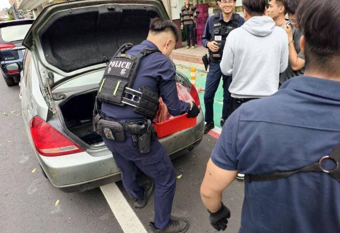 新竹县竹北市再度查获逃逸越籍移工，用车辆载运狗和多种动物的屠体兜售。（取自竹县府官网）