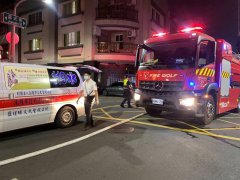 高雄盐埕区公寓火警  1女昏迷送医
